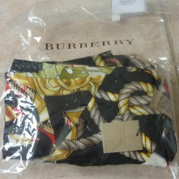[[[Burberry]]] Graffiti Archive Print Scarf - Picture 3 of 6